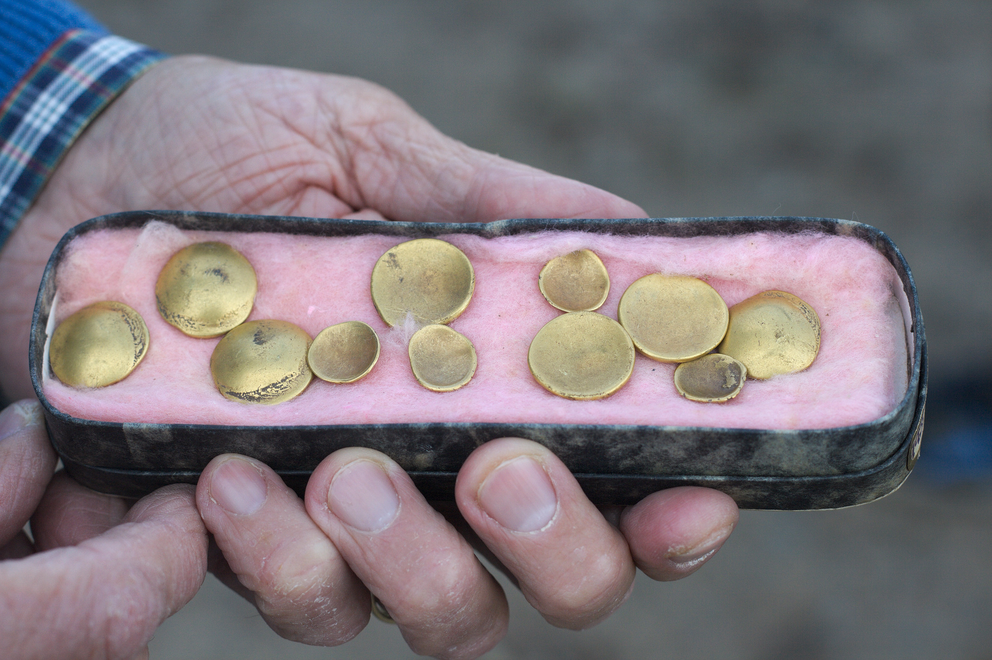 Detektorista našel 2 000 let starý poklad zlatých keltských duhovek